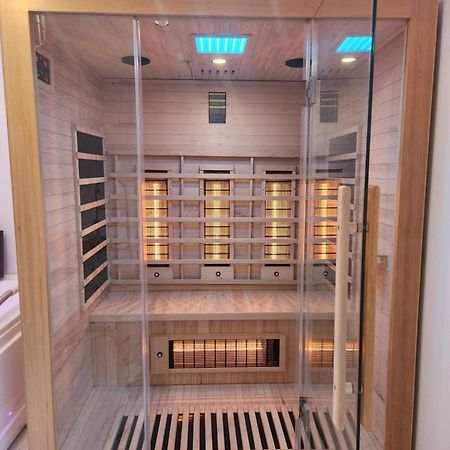 New In Gdansk! Red Room In The Heart Of Gdansk - Bdsm - With A Luxury Jacuzzi And Access To A Sauna 外观 照片