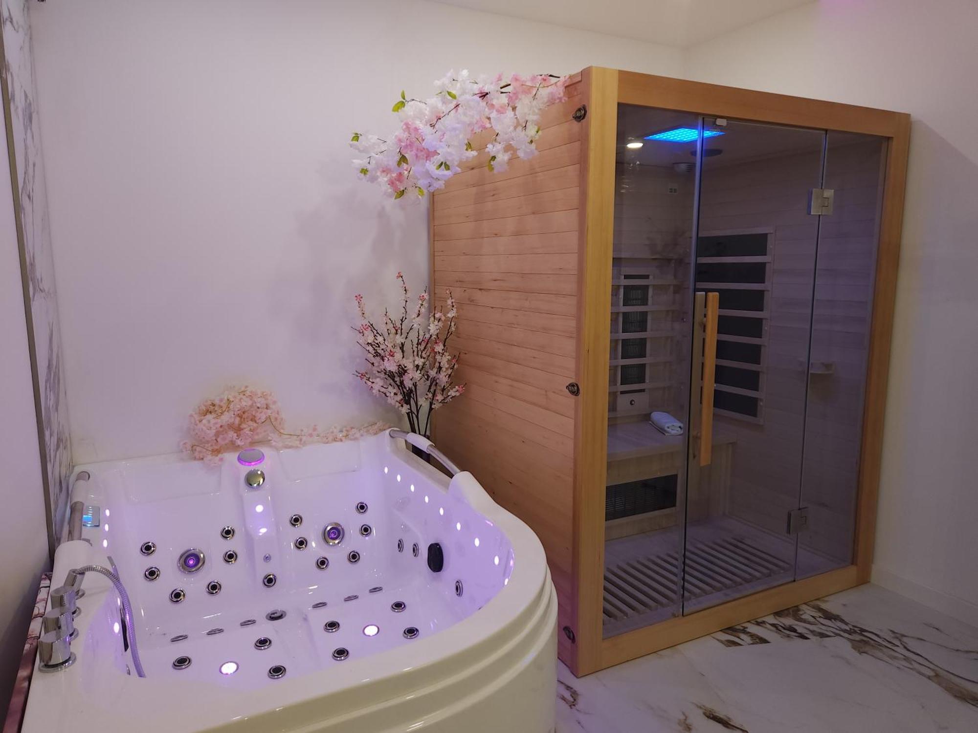 New In Gdansk! Red Room In The Heart Of Gdansk - Bdsm - With A Luxury Jacuzzi And Access To A Sauna 外观 照片