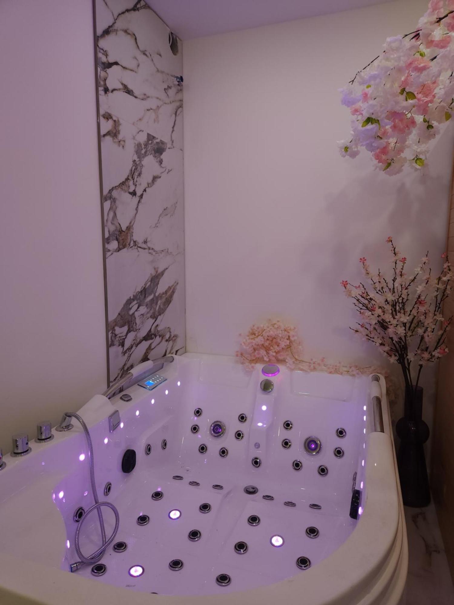 New In Gdansk! Red Room In The Heart Of Gdansk - Bdsm - With A Luxury Jacuzzi And Access To A Sauna 外观 照片