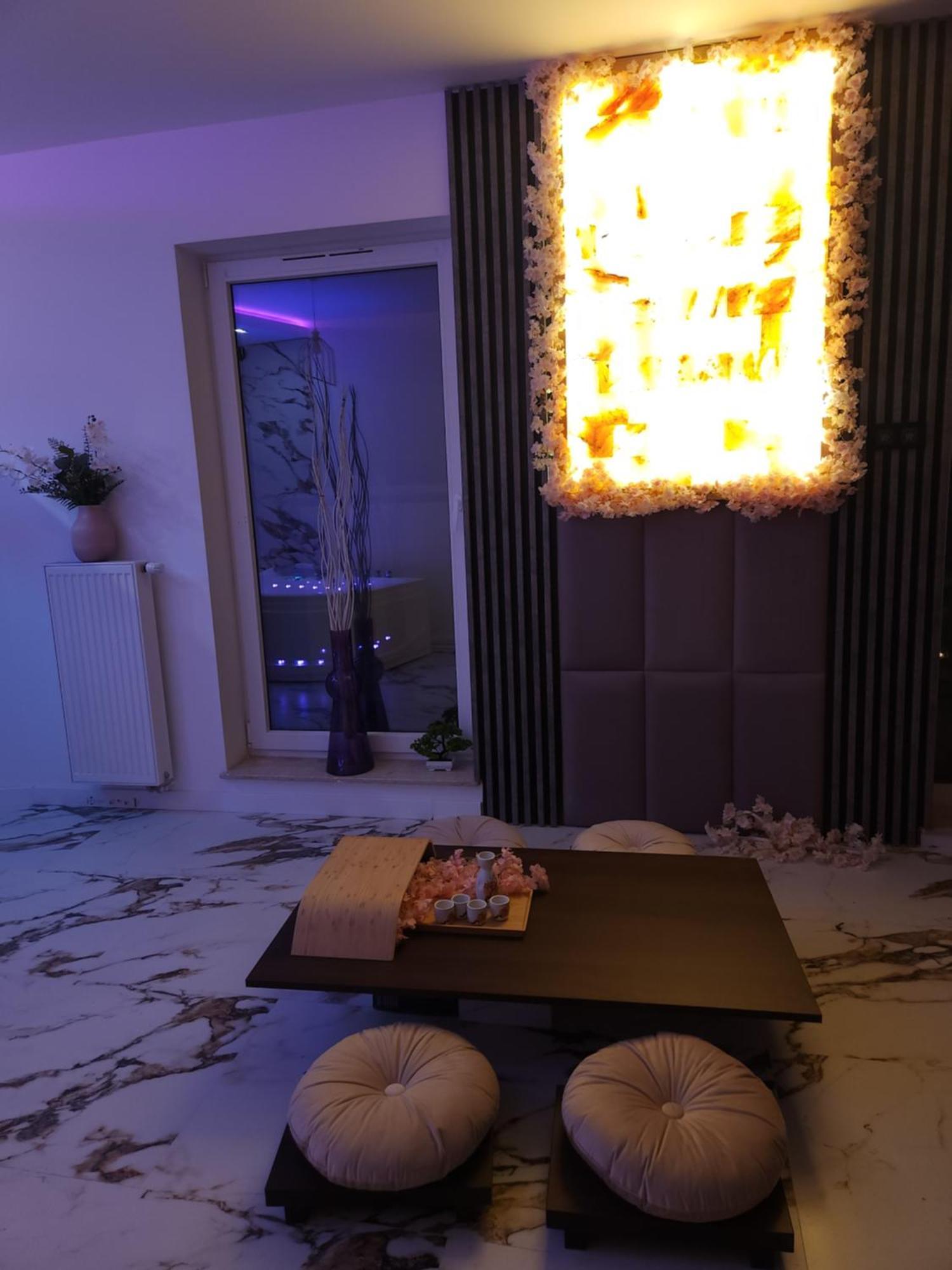 New In Gdansk! Red Room In The Heart Of Gdansk - Bdsm - With A Luxury Jacuzzi And Access To A Sauna 外观 照片